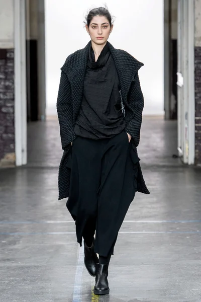 Look 16